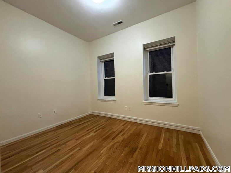 Building Photo - 1460 Tremont St