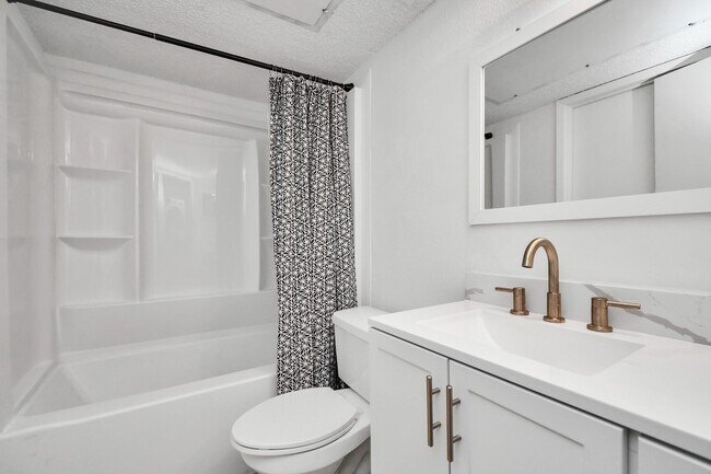 Building Photo - 10855 Meadowglen Ln