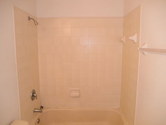 Building Photo - Shoma Townhomes