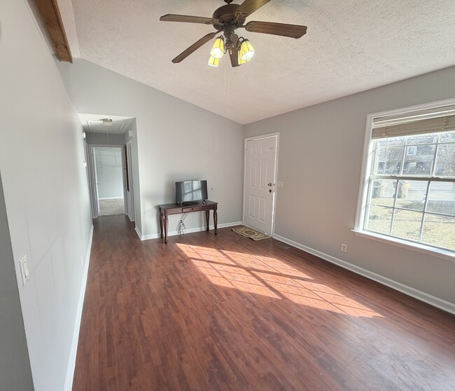 Building Photo - 1124 Bluewillow Ct