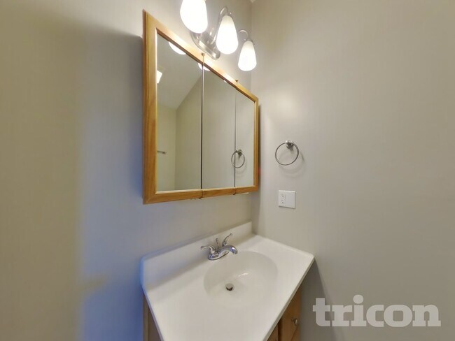 Building Photo - 202 Harris Ct