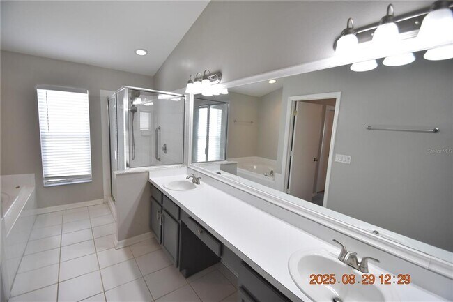 Building Photo - 944 Ridge Haven Dr