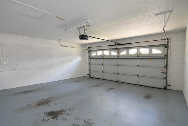 Building Photo - 1030 Alpug Ave