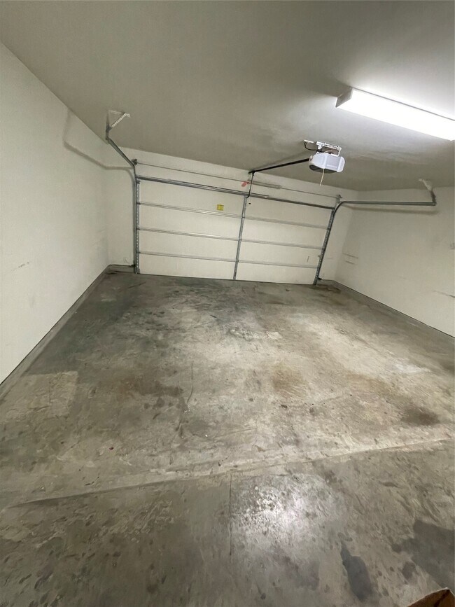Building Photo - 15827 Copper Oak Ln