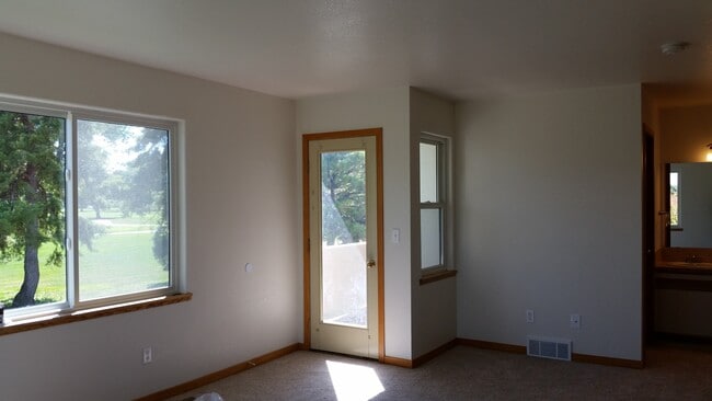 Building Photo - Condo for Rent