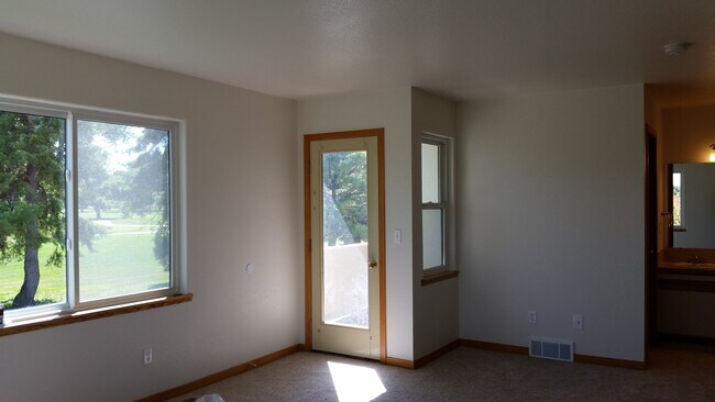 Building Photo - Golf Course Townhome for Rent