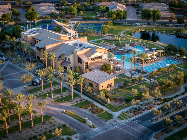 Building Photo - 51725 Pinnacle Vis Dr