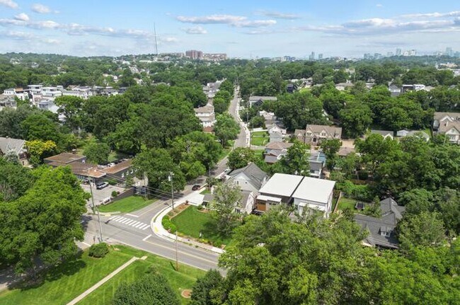 Building Photo - 828 Kirkwood Ave