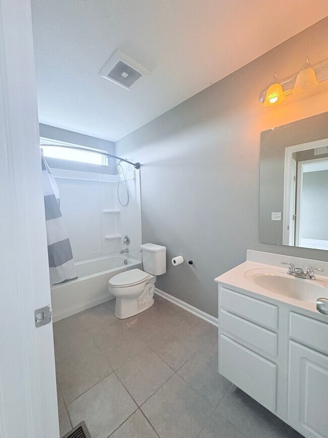 Building Photo - Stunning 3-bedroom, 3.5-bathroom home in Reynoldsburg