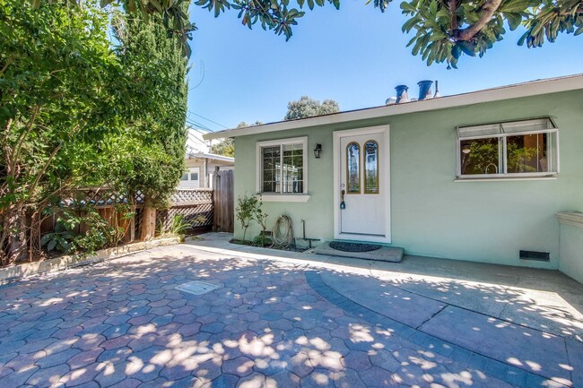 Building Photo - Duplex in Mountain View -  hardwood floors...