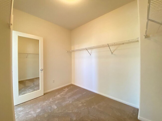 Building Photo - 1352 Enchante Way