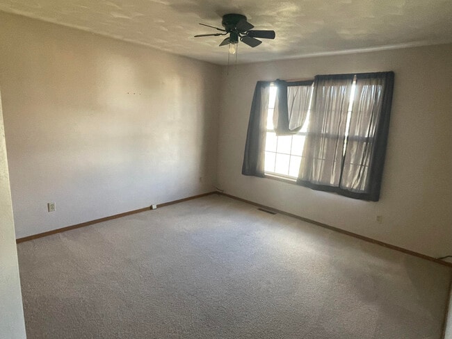 Building Photo - 125 Landing Gear Dr