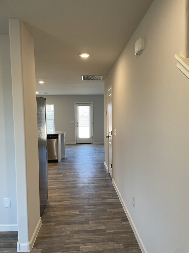 Building Photo - "Spacious 4-Bed Oasis in Coolidge, AZ – 18...