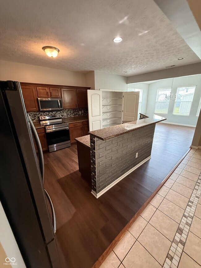 Building Photo - 7824 Newhall Way