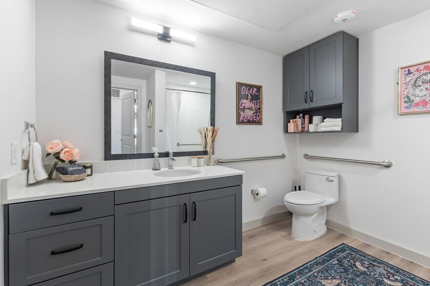 Building Photo - 1301 Leah Ave