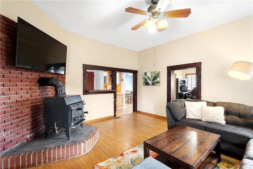 Building Photo - 310 Marsonia St