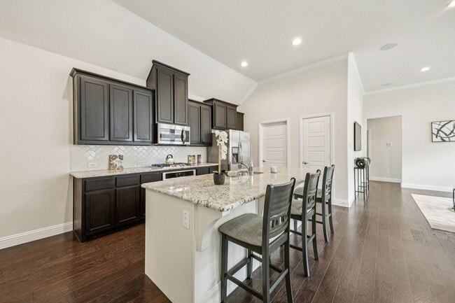 Building Photo - 913 Parkside Dr
