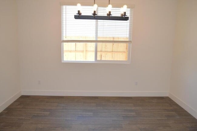 Building Photo - 2465 Pineda Dr