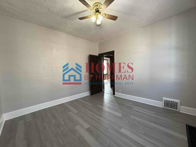 Building Photo - Two Bedroom House | Now Available | Move In Special