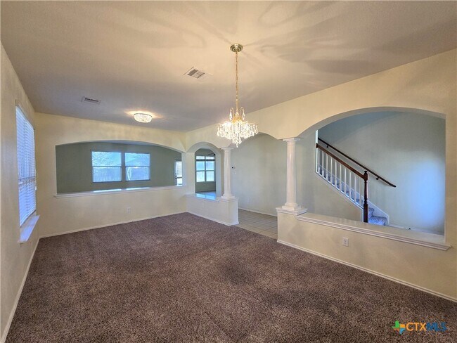 Building Photo - 5000 Willamette Ln