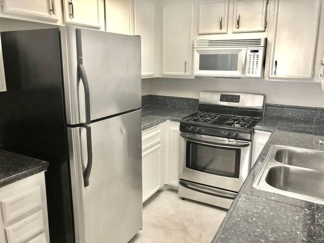 Building Photo - 2276 Manzana Way