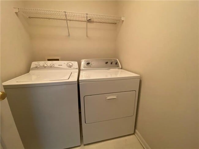 Building Photo - 5454 Medlock Corners Dr