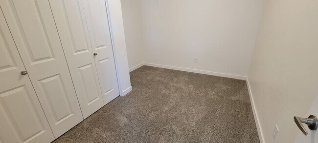 Building Photo - New and Wonderful 3 Bedroom Townhouse