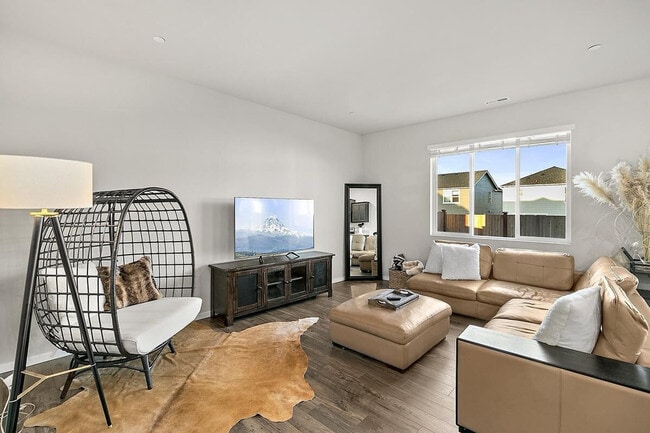 Primary Photo - 10816 185th St E