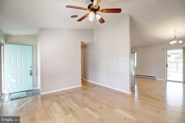 Building Photo - 430 Banksia Dr