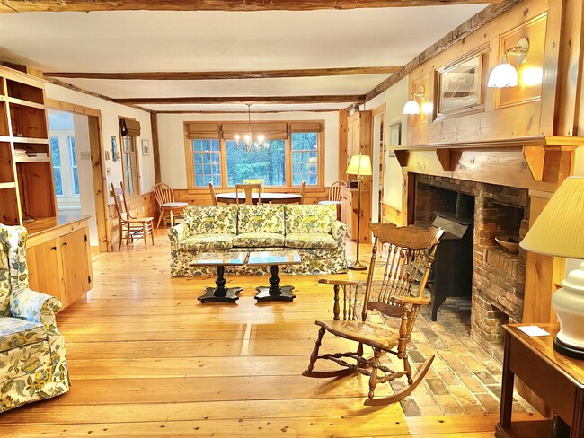 Building Photo - 867 Quaker St