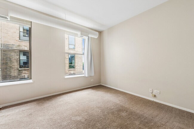 Building Photo - 811 S Lytle St