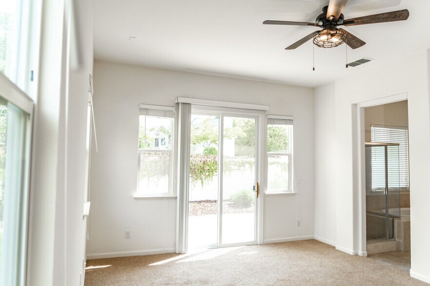 Building Photo - 9560 Nicole Ln