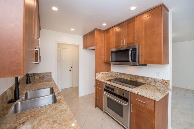 Building Photo - Remodeled Seal Beach Condo