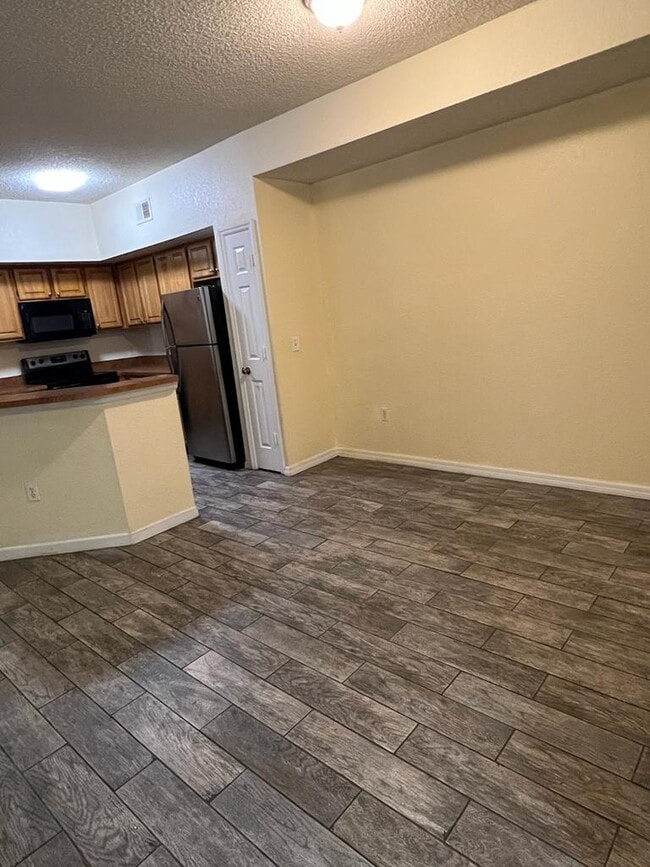 Building Photo - 13025 Mulberry Park Dr
