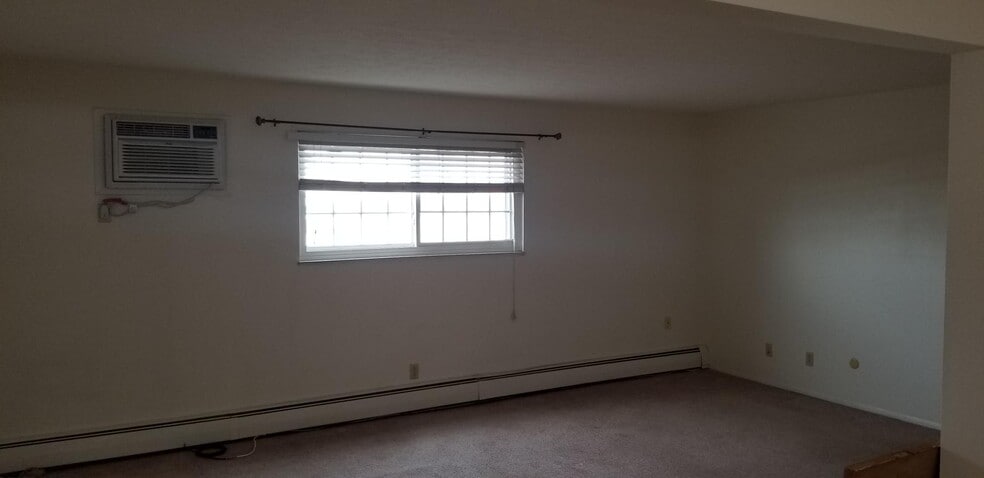 Living - 6605 Katahdin Dr