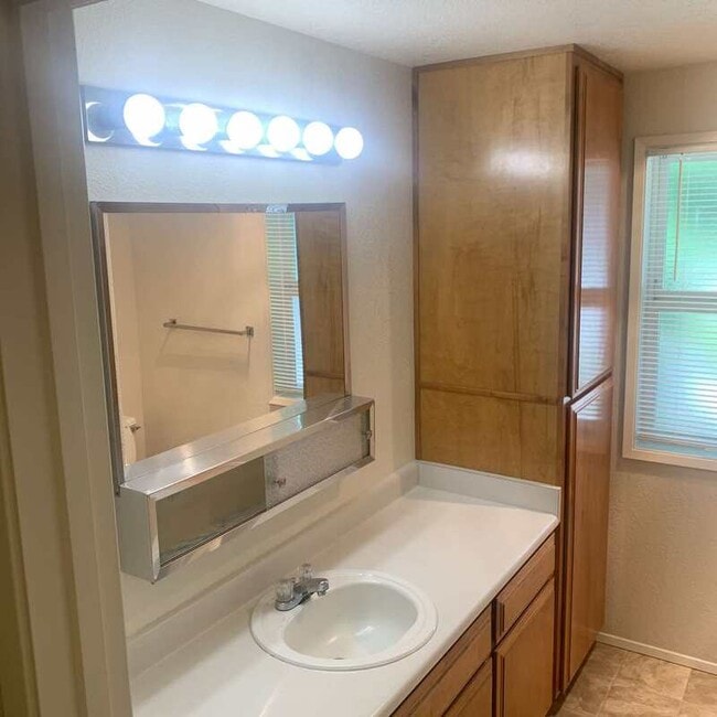 Building Photo - 1852 Medart Ln