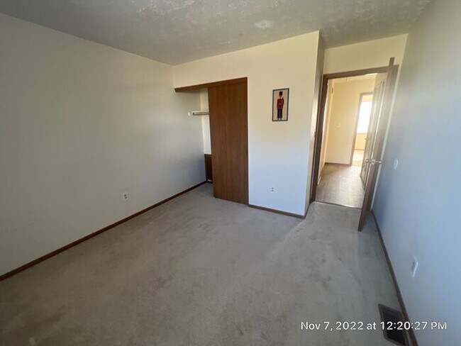 Building Photo - 3 BR 2.5 BA in Hilliard Schools