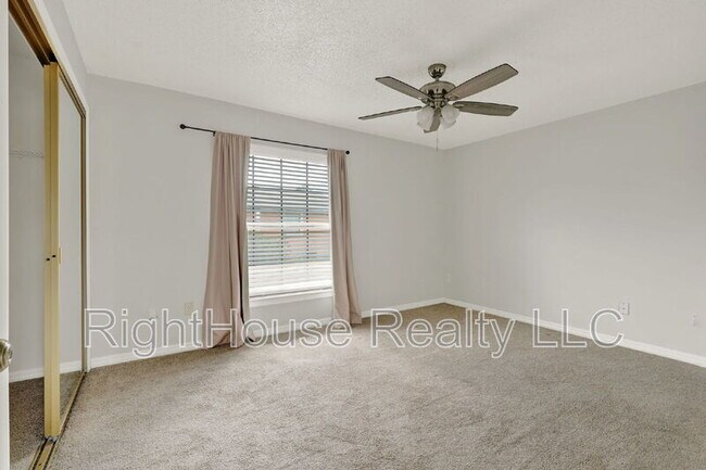 Building Photo - 3267 Forest Oaks Ct
