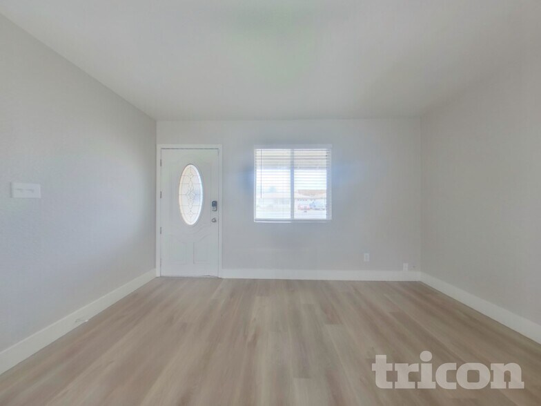Building Photo - 2236 Dunlap Dr