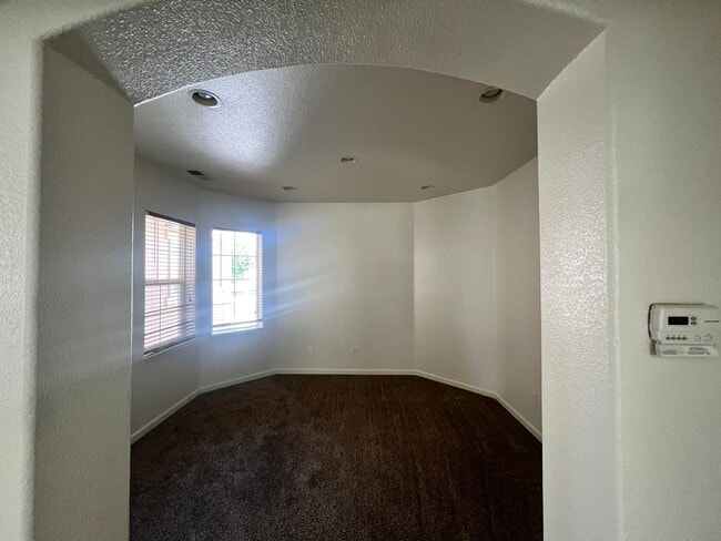 Building Photo - Beautiful Home located in Autumn Winds, Fe...