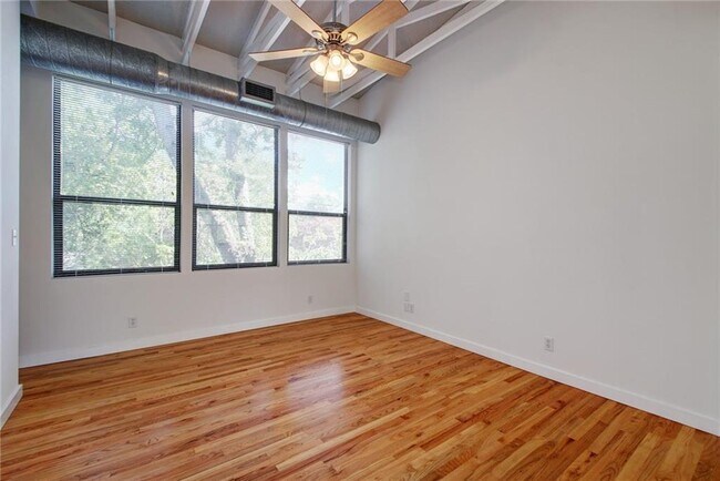 Building Photo - 1308 W N Loop Blvd