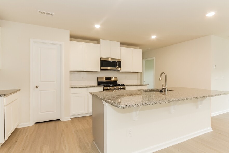 Building Photo - 2801 Oldfield Dr