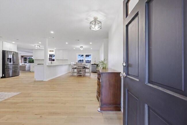 Building Photo - Stunning 4-Bedroom Waterfront Retreat with Modern Upgrades & Lake Living.