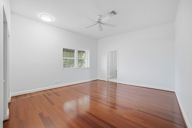 Building Photo - 2519 Barcelona Dr