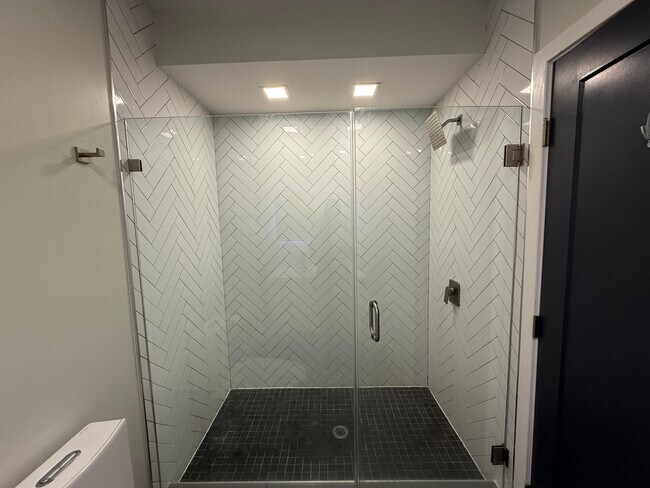 Building Photo - 1355 Bryant St NE