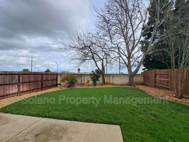 Building Photo - 849 Chateau Cir