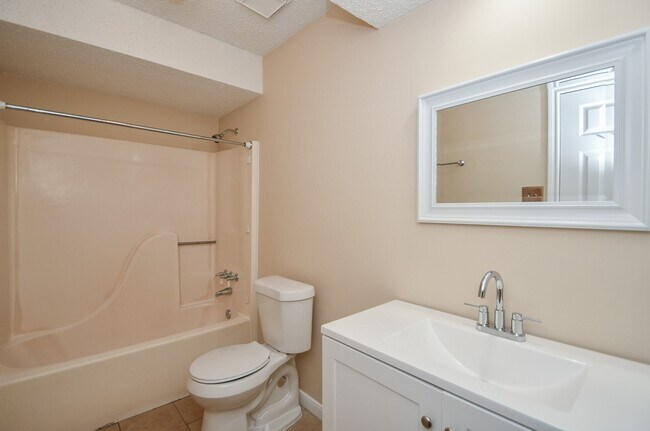 Building Photo - 1643 Beaconshire Rd