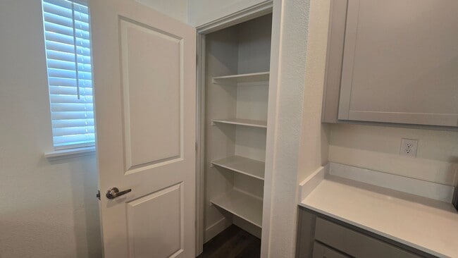 Building Photo - Brand New NW Reno Townhome