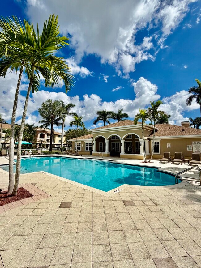 Building Photo - 6521 Emerald Dunes Dr