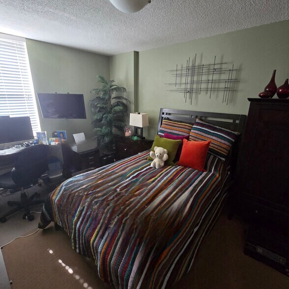 Building Photo - 401 S 1st St